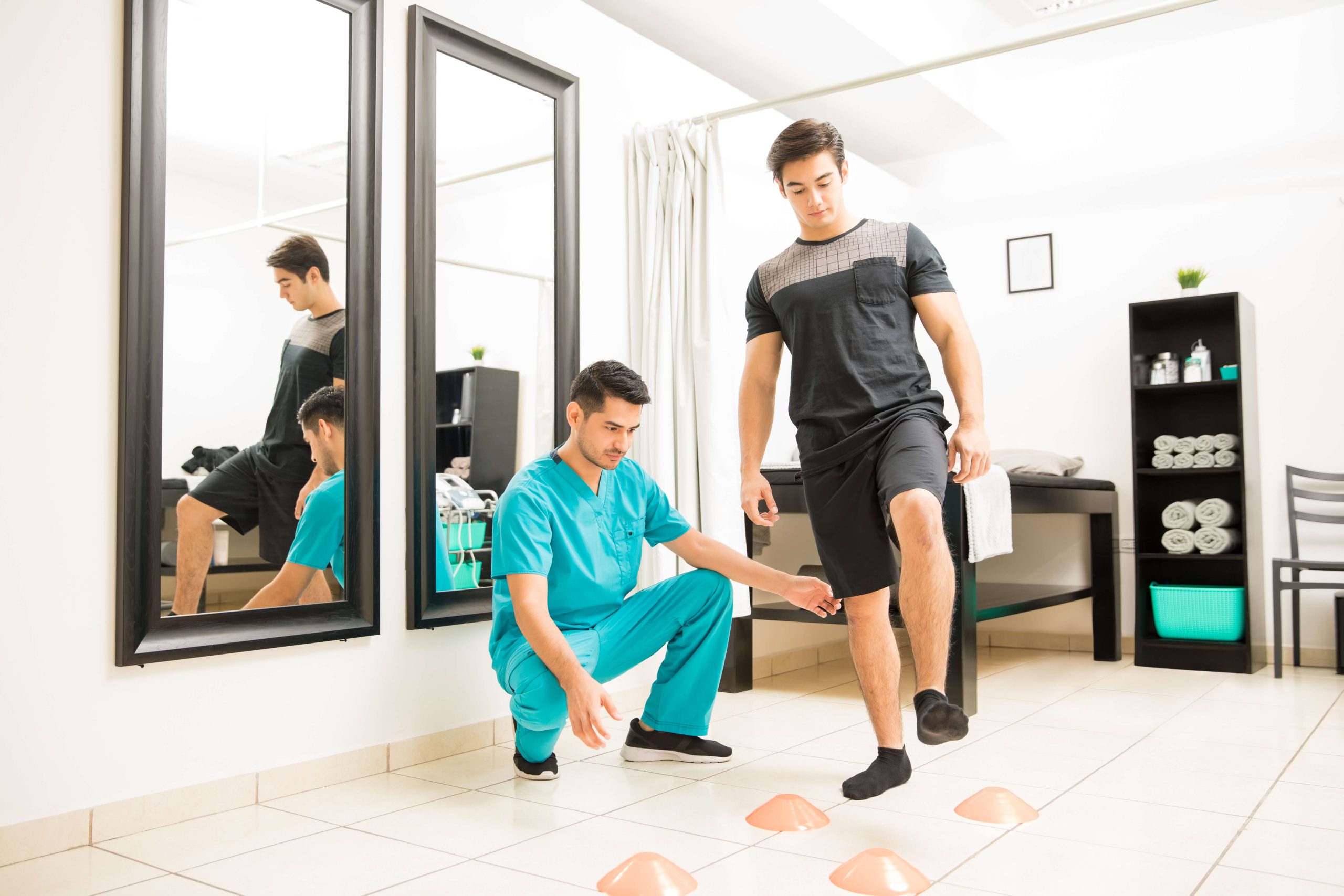 Benefits of treating sports injuries with physical therapy