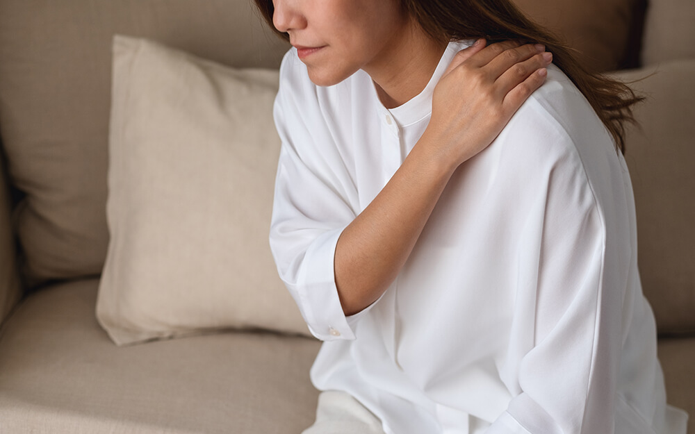 shoulder pain and 4 other surprising tmj symptoms shoulder pain