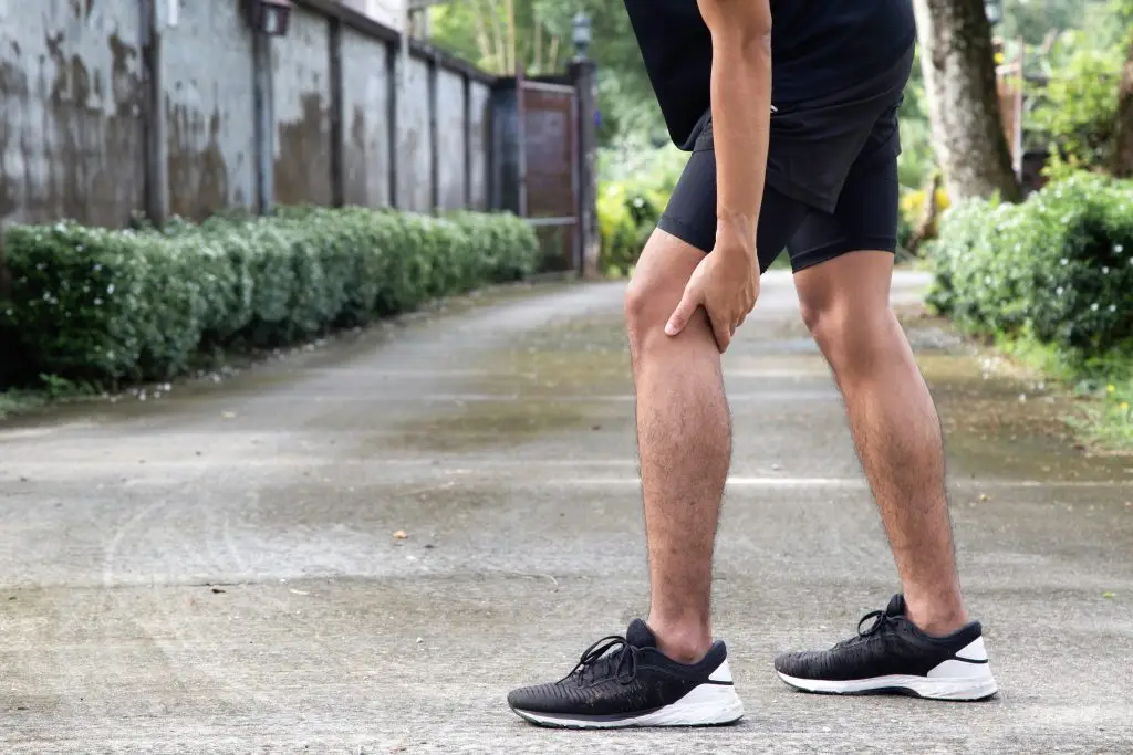 iliotibial band syndrome: symptoms and treatment knee pain